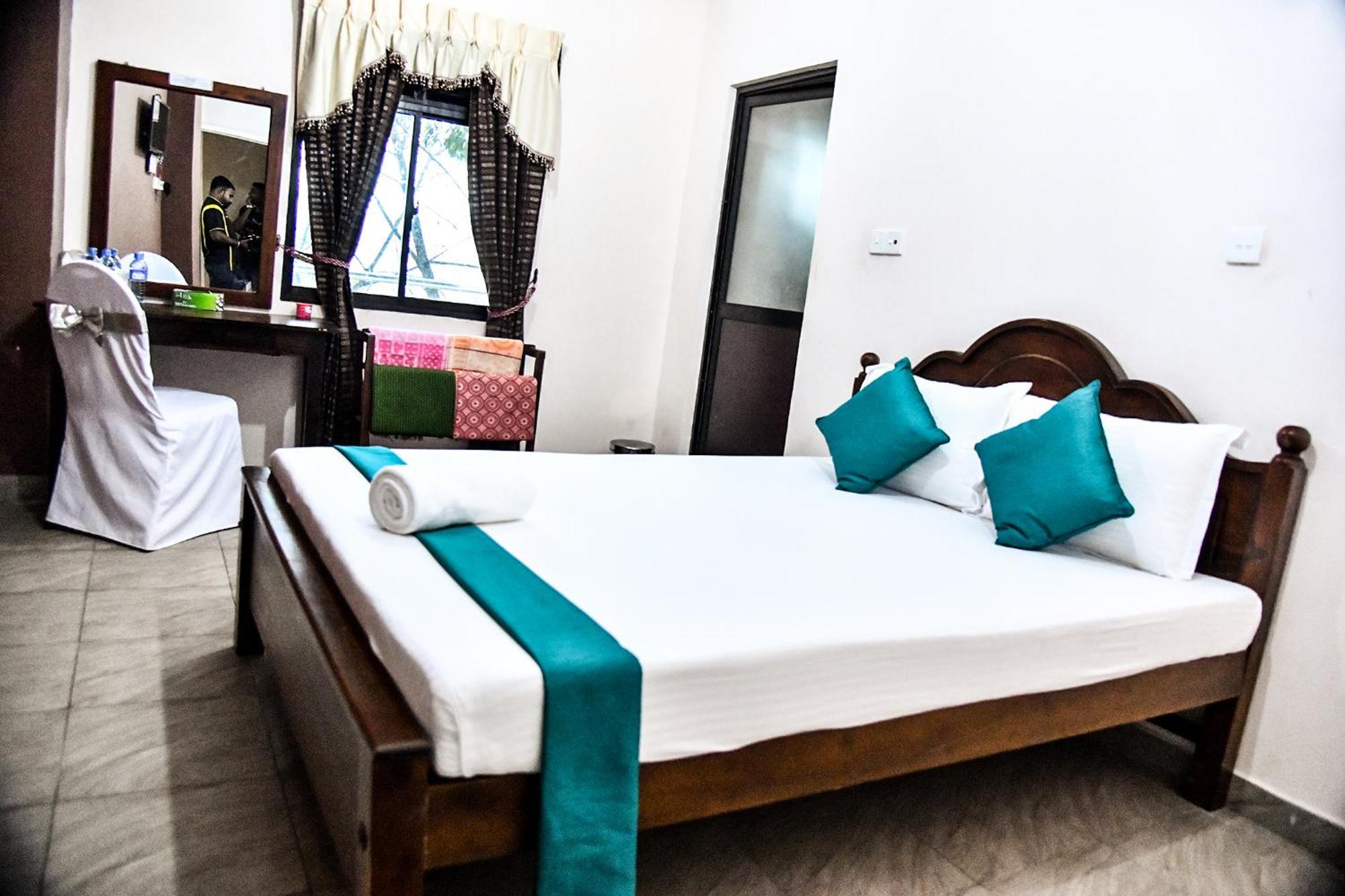 Sri Krishna Bhavan Hotel Hatton Exterior foto