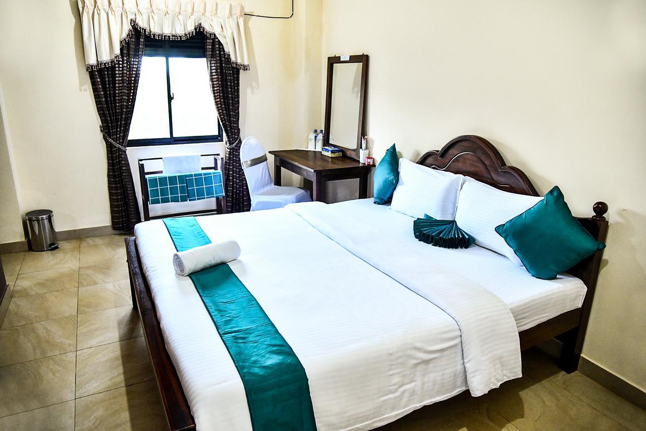 Sri Krishna Bhavan Hotel Hatton Exterior foto