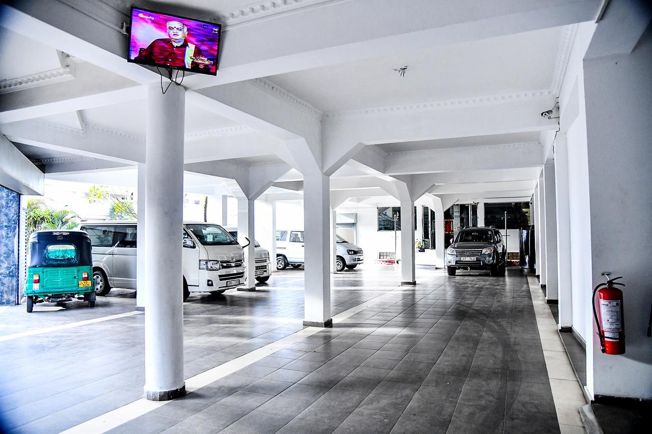 Sri Krishna Bhavan Hotel Hatton Exterior foto